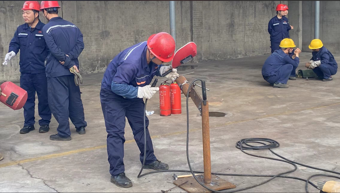安陽市殷都區(qū)總工會(huì)舉辦安陽市新型化工產(chǎn)業(yè)集群技能競(jìng)賽暨第十屆“同興杯”職工技能大賽